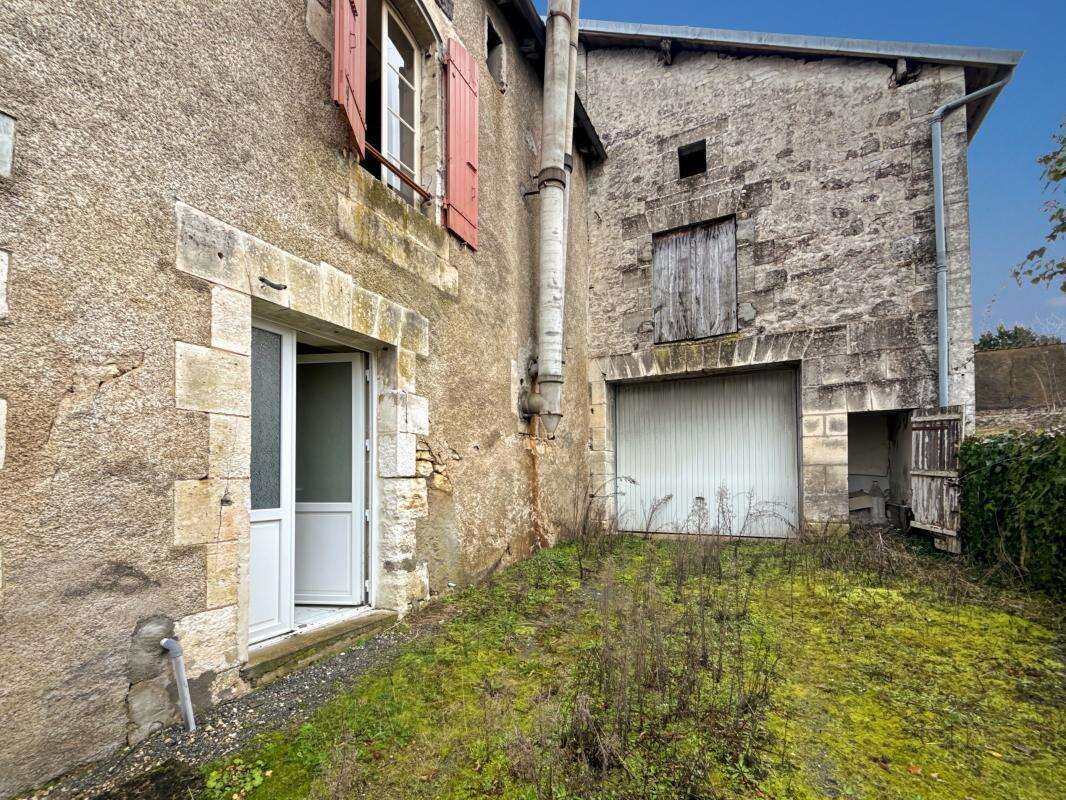 Maison à CHAMPAGNAC-DE-BELAIR