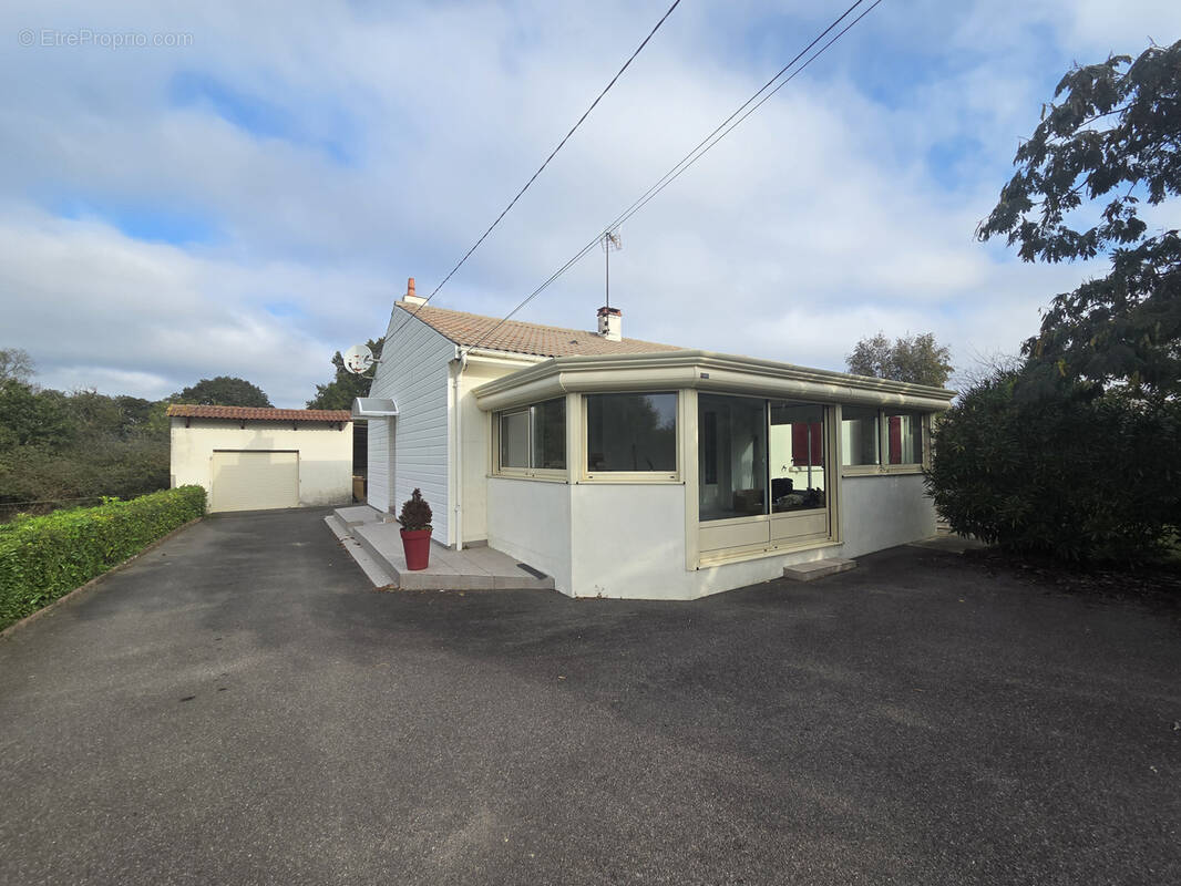 Maison à SAINT-GEORGES-DE-POINTINDOUX