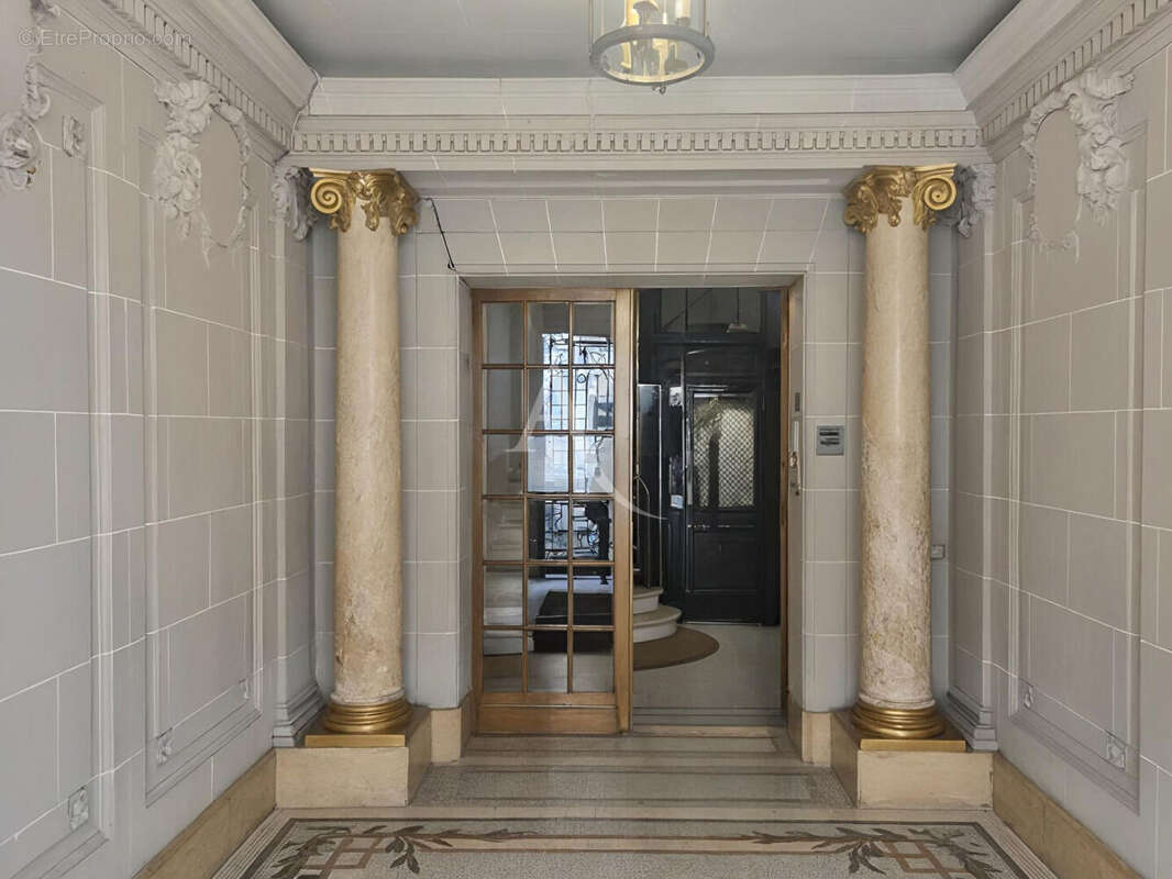 Appartement à PARIS-17E