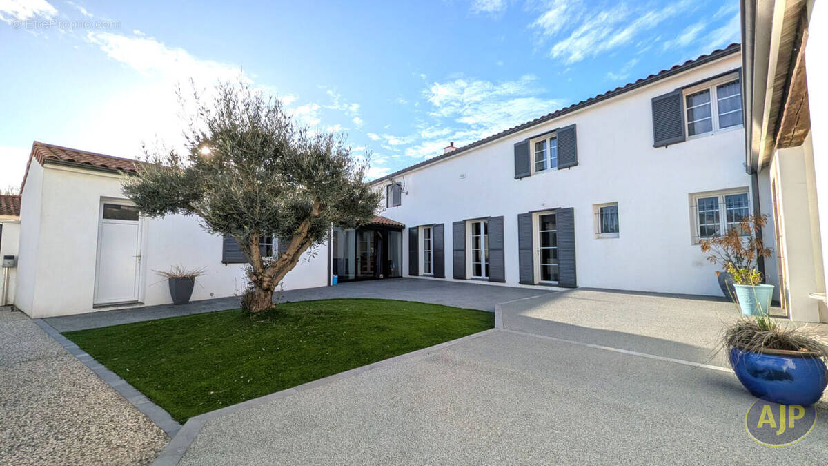 Maison à GRUES