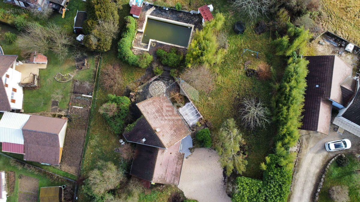 Maison à LE DESCHAUX