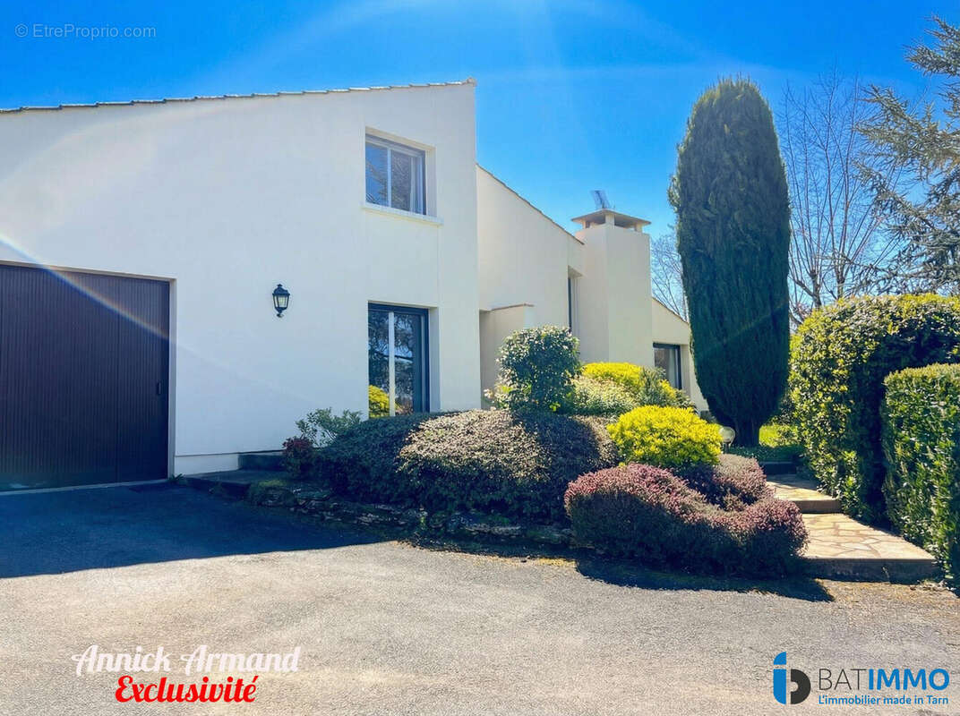 Façade avant > Entrée - Maison à ALBI