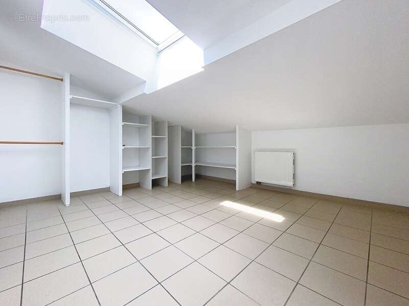 Appartement à SAINT-JEAN-DE-BOURNAY