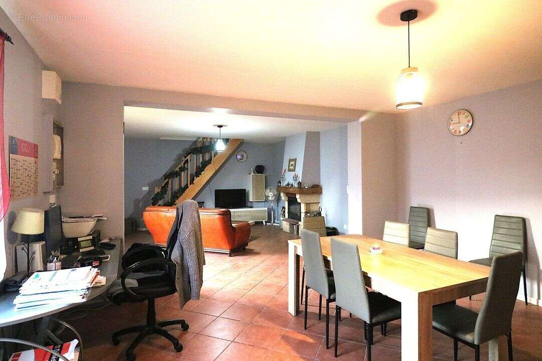 Maison de village, Maison pierre, maison à étage, trois - Maison à ROQUEFORT