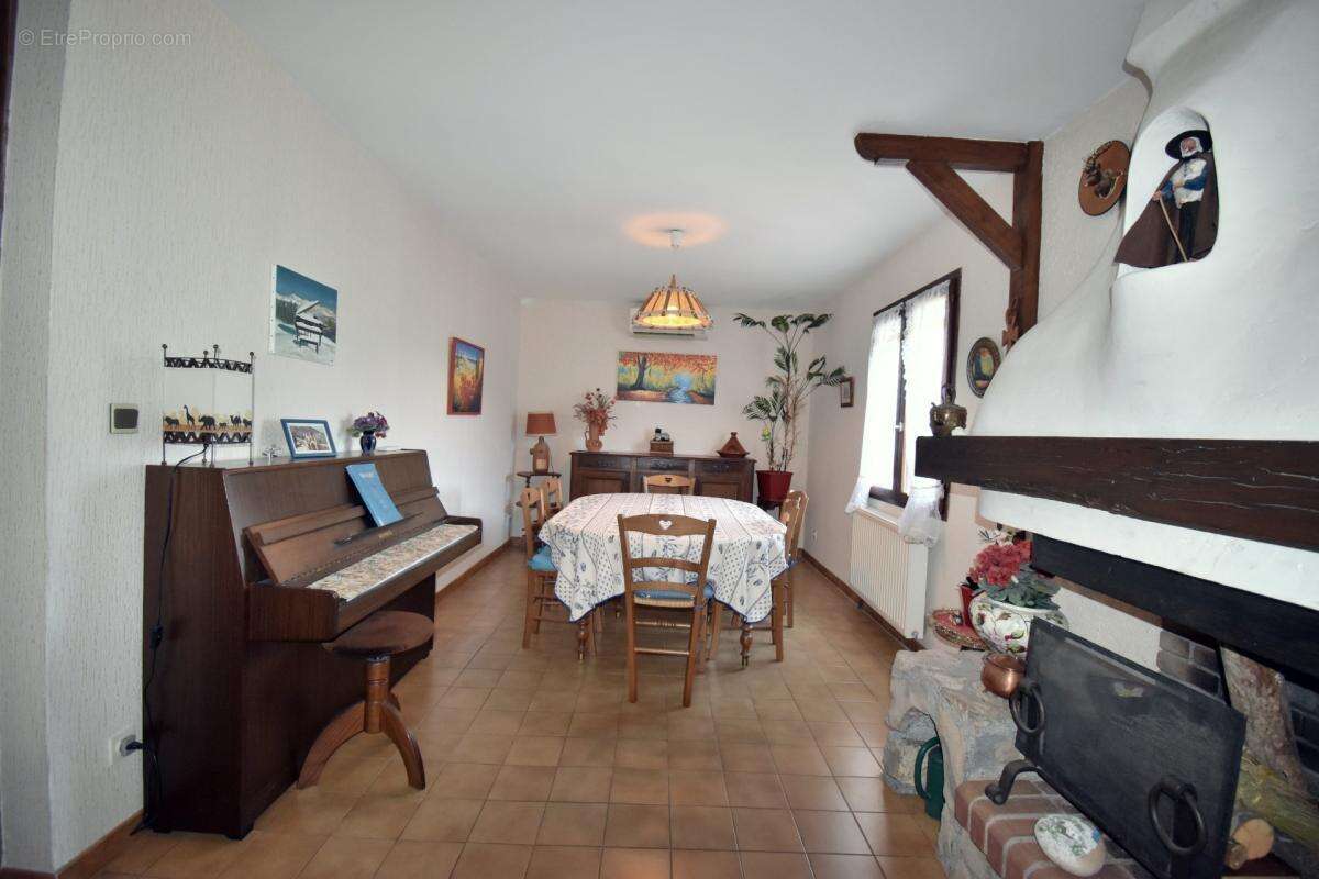 A vendre, Aiglun (04) – Maison individuelle 6 pièces, 5 chambres, jardin, terrasse et garage de 30 m² - photo 9