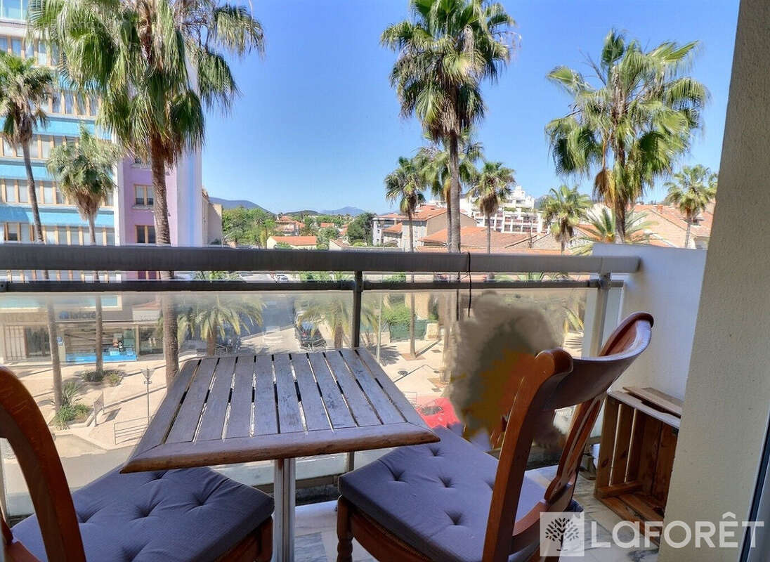 Studio meublé Hyères avec balcon- Parking privé + cave - photo 2