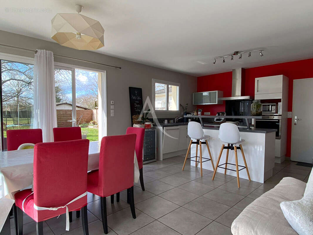 Maison à SAINT-JEAN-D'ILLAC