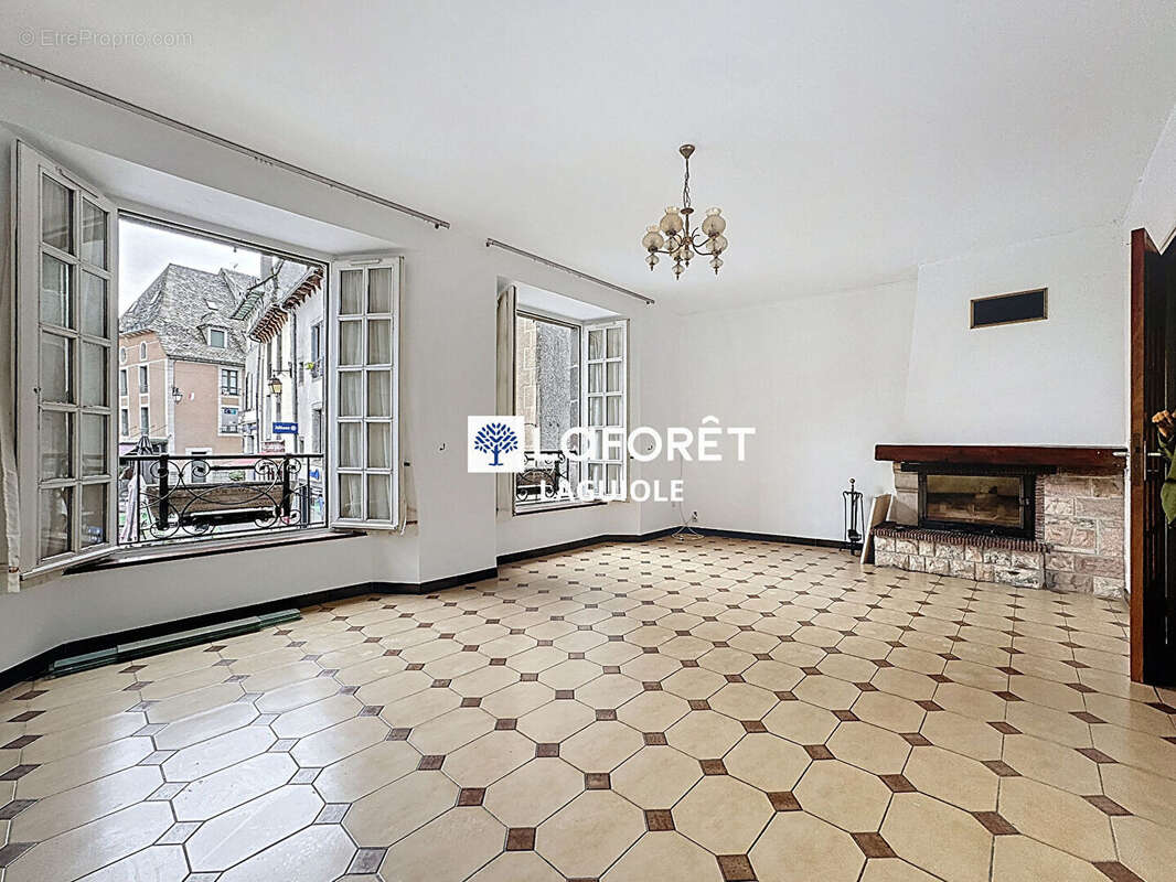 Appartement à MUR-DE-BARREZ