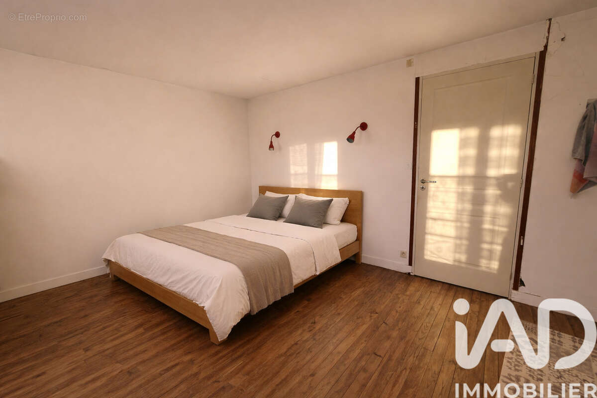 Photo 4 - Maison à LES BRULAIS