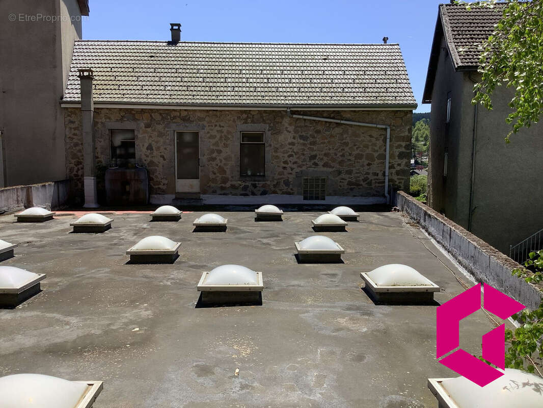 Commerce à LE CHAMBON-SUR-LIGNON