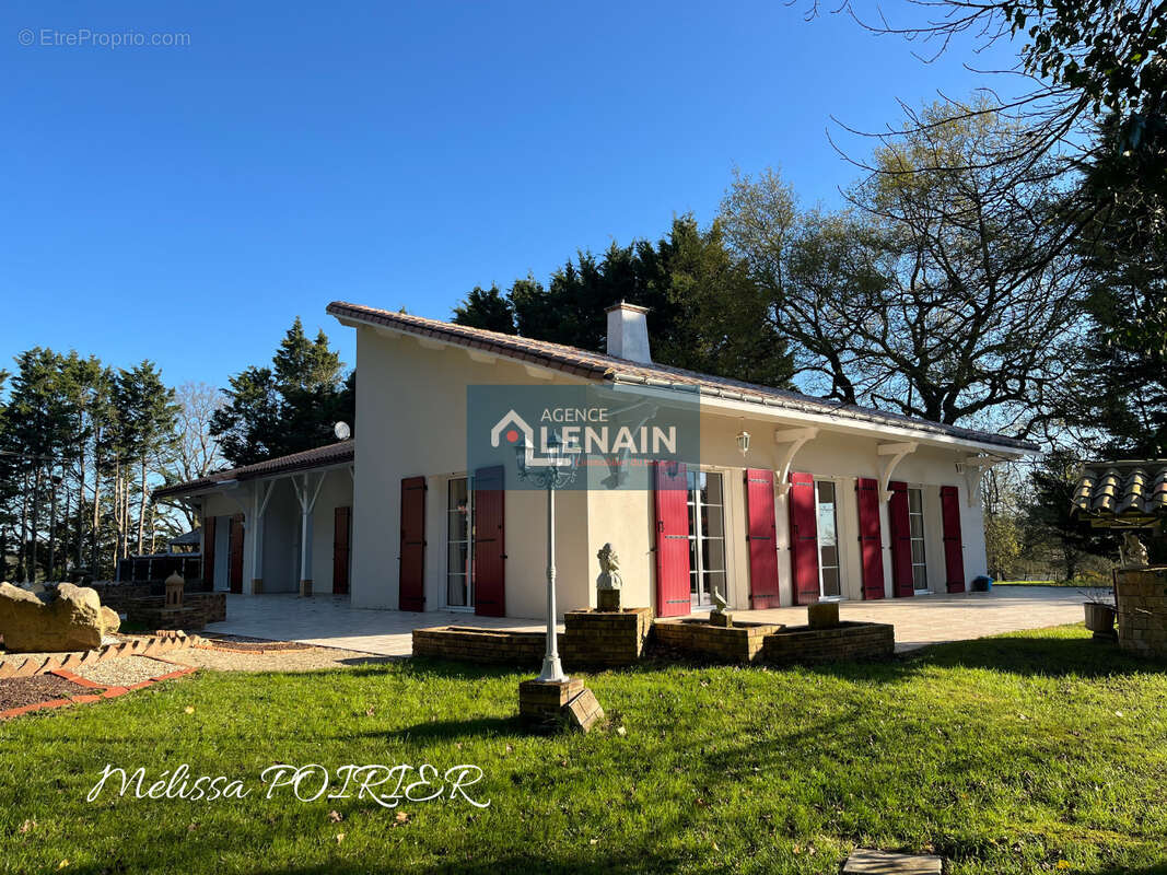 Maison à SAINT-MARTIN-DES-TILLEULS