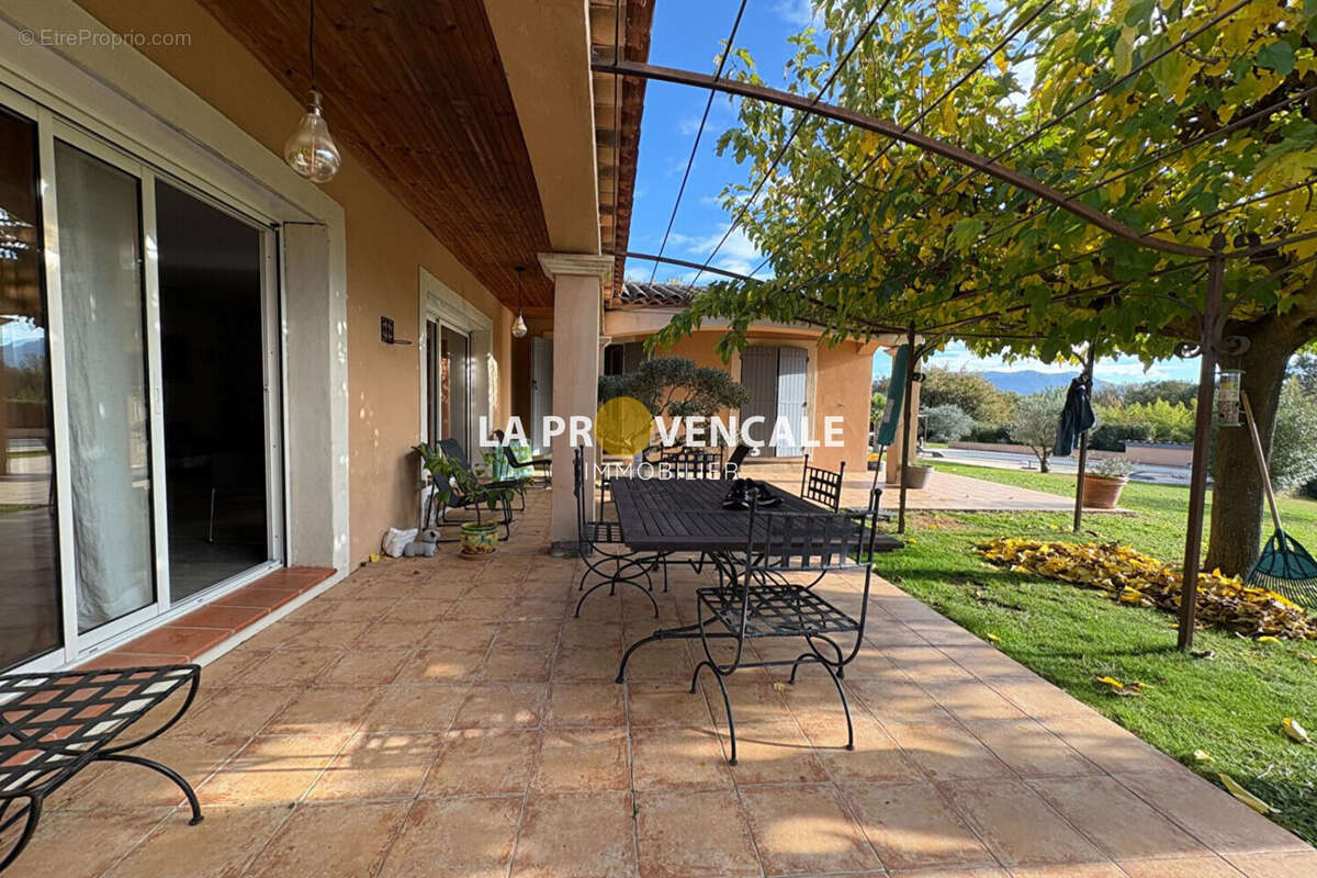 Maison à POURRIERES