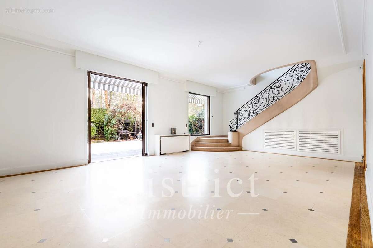 Appartement à NEUILLY-SUR-SEINE