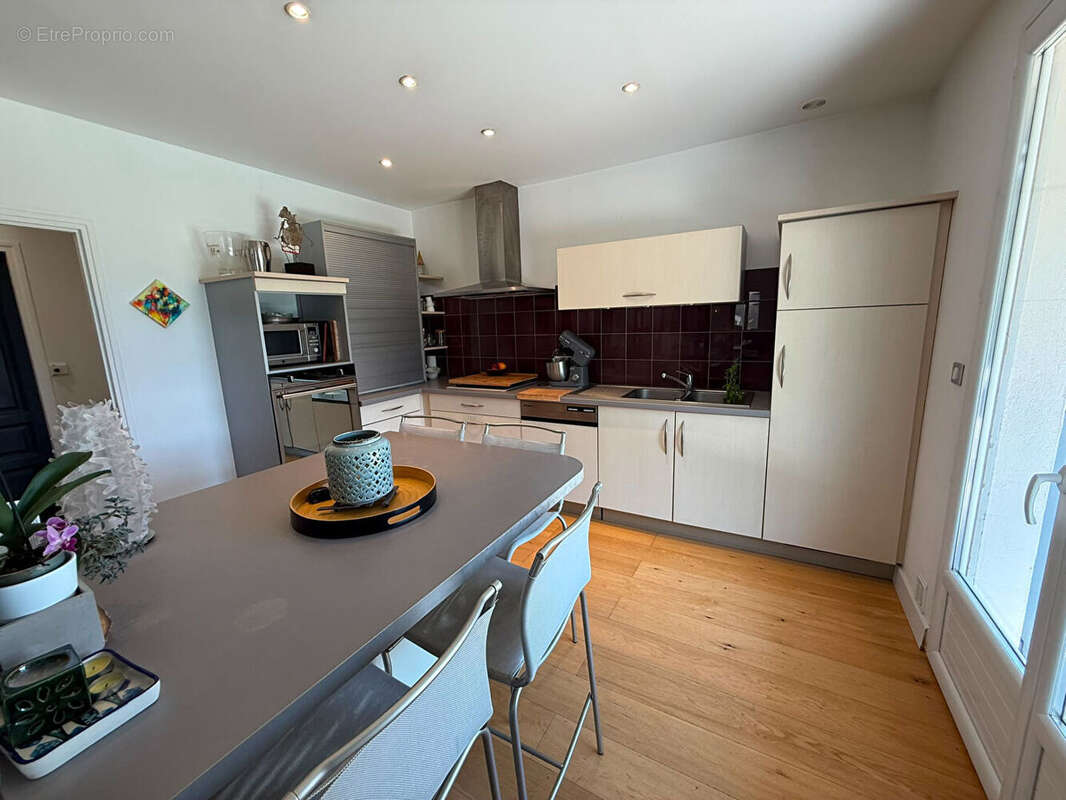 Maison de plain-pied de 132,17 m² avec piscine, 3 Chambres et terrain de 3 490 m² - photo 7