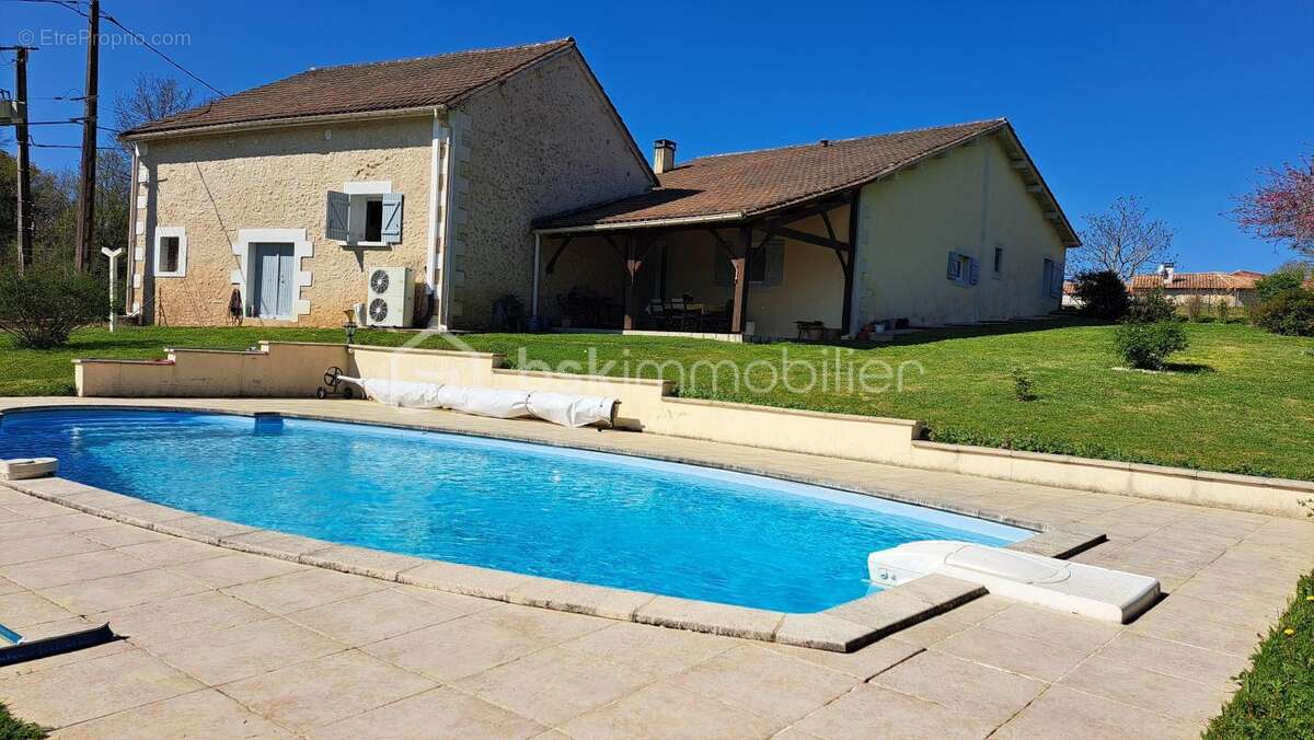 Maison à NEUVIC