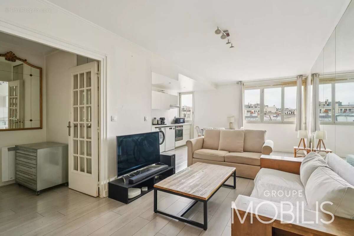 Appartement à PARIS-16E