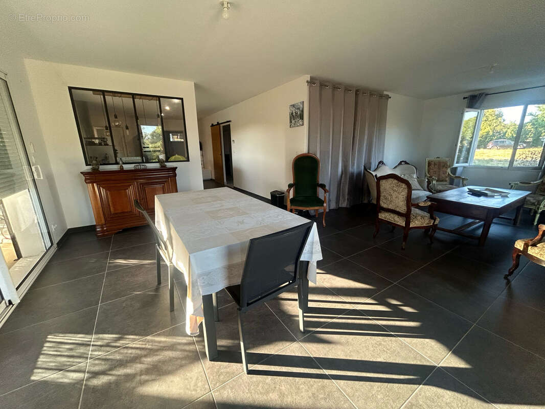 Maison récente de 2019   17000 m2 de terrain avec vignes, piscine et dépendances   à 20 min de Périgueux - photo 7