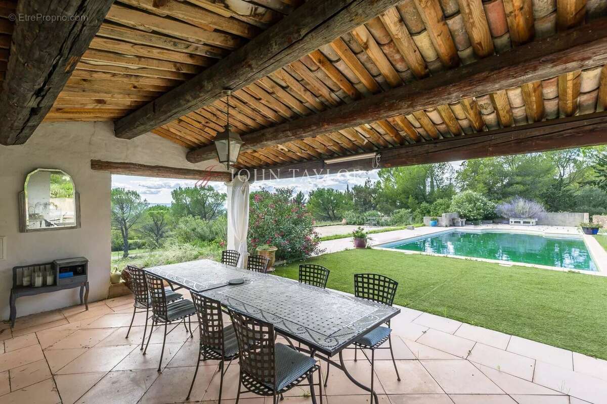 Maison à SAINT-SATURNIN-LES-APT