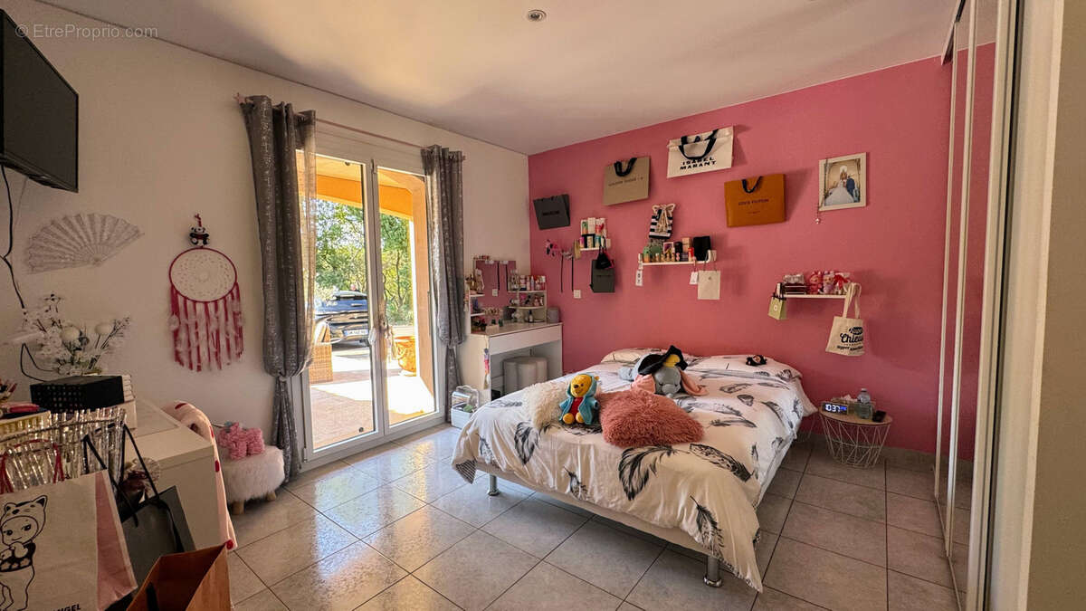 Maison à CHATEAUNEUF-LE-ROUGE