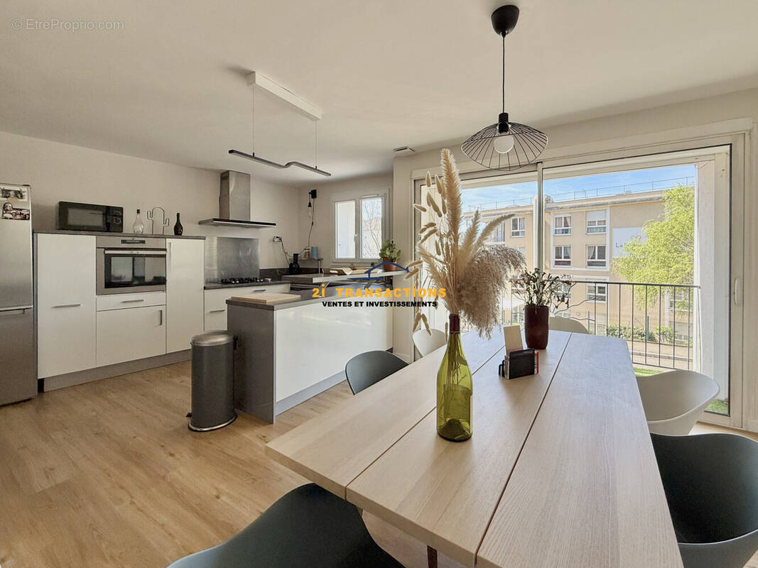 Maison à SAINT-PRIEST-EN-JAREZ