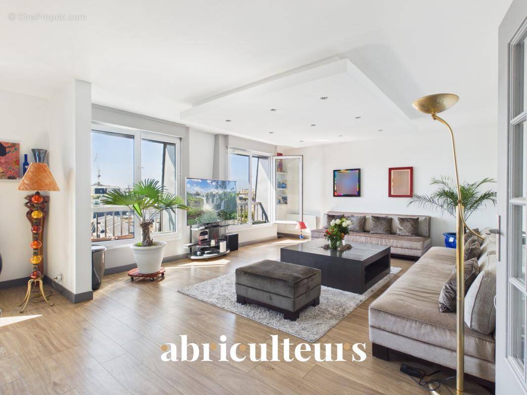 Appartement à CHARENTON-LE-PONT