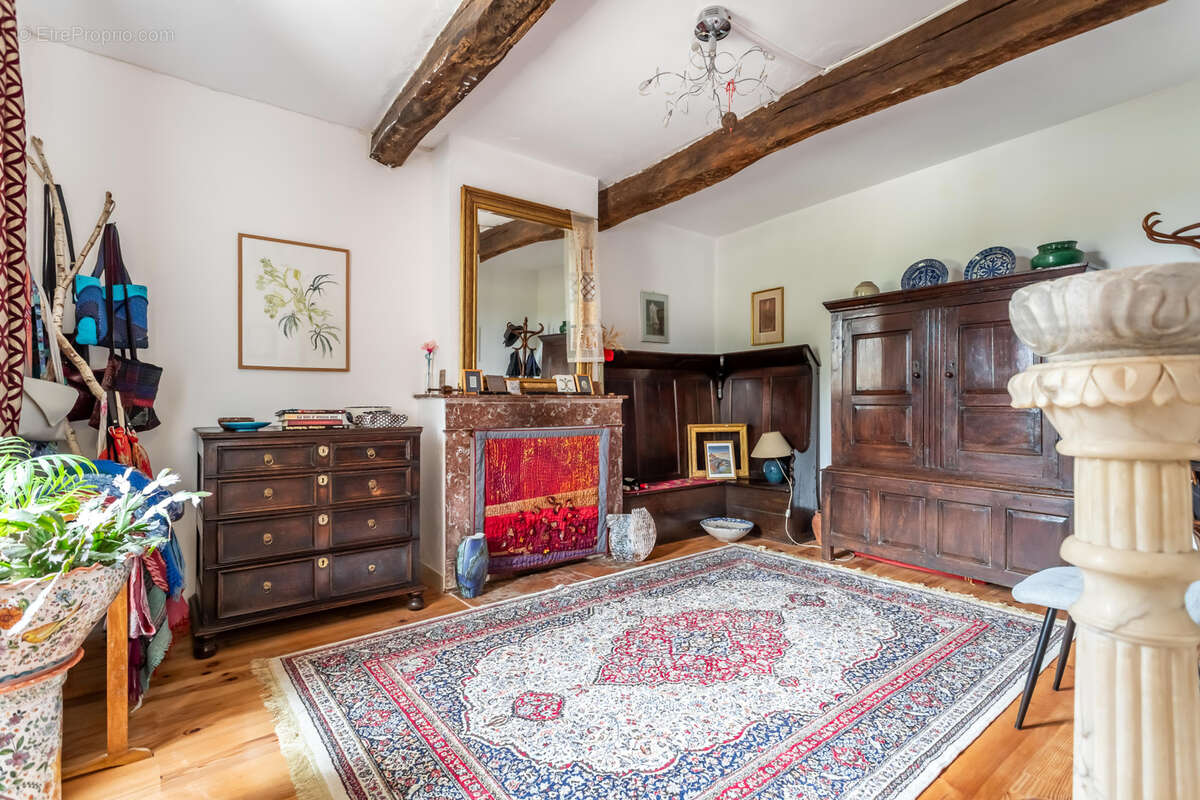 Maison à CHARLAS