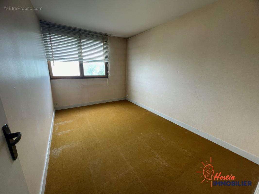 T3/4 de 66 m² avec garage box -- 4ème étage, vue dégagée - photo 4