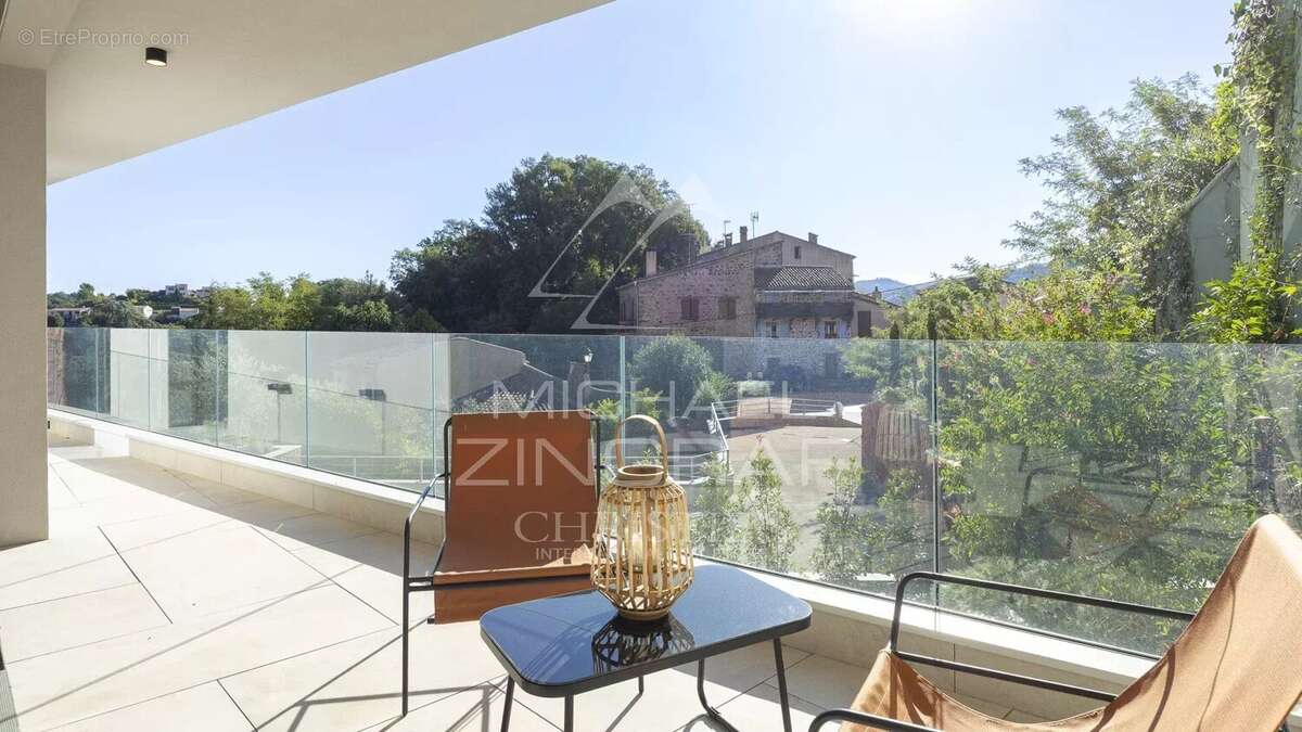 Appartement à MANDELIEU-LA-NAPOULE