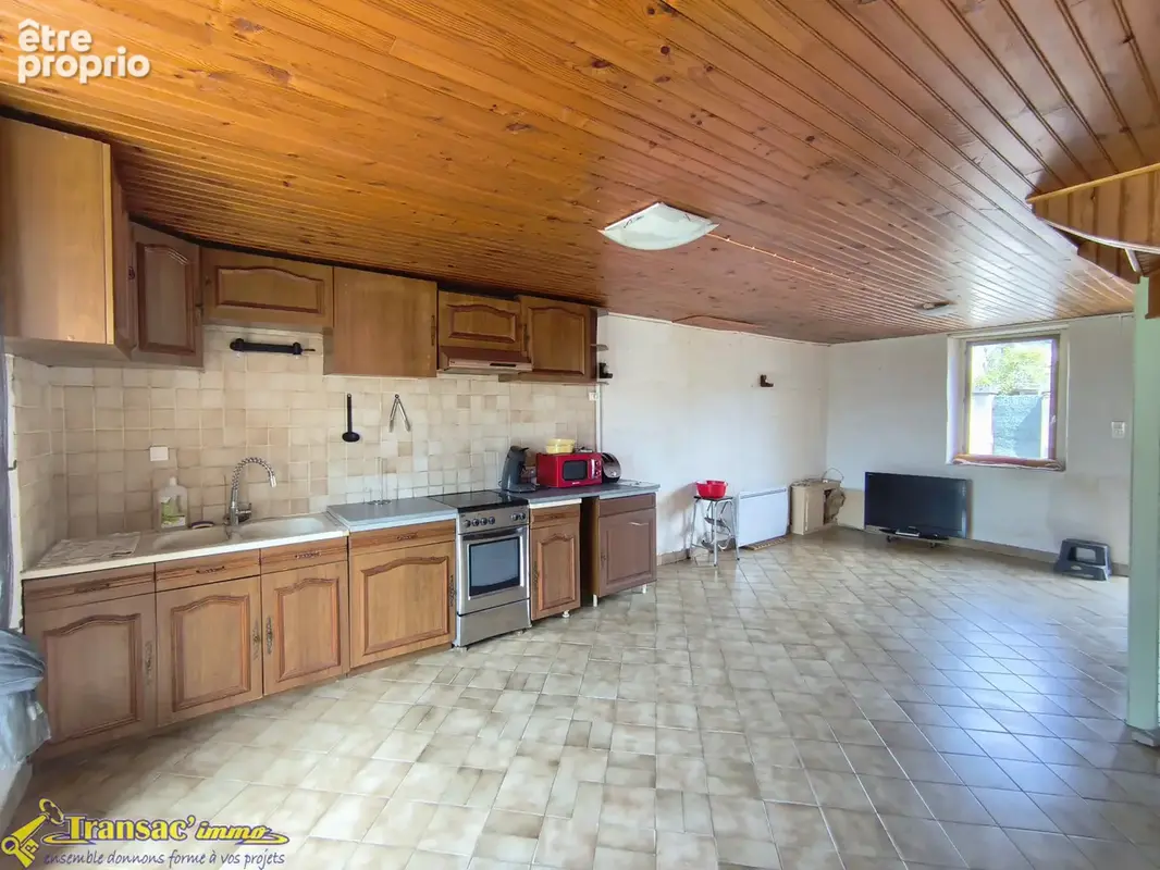 À Lezoux, maison type F5 avec terrain et dépendance attenante. - photo 2