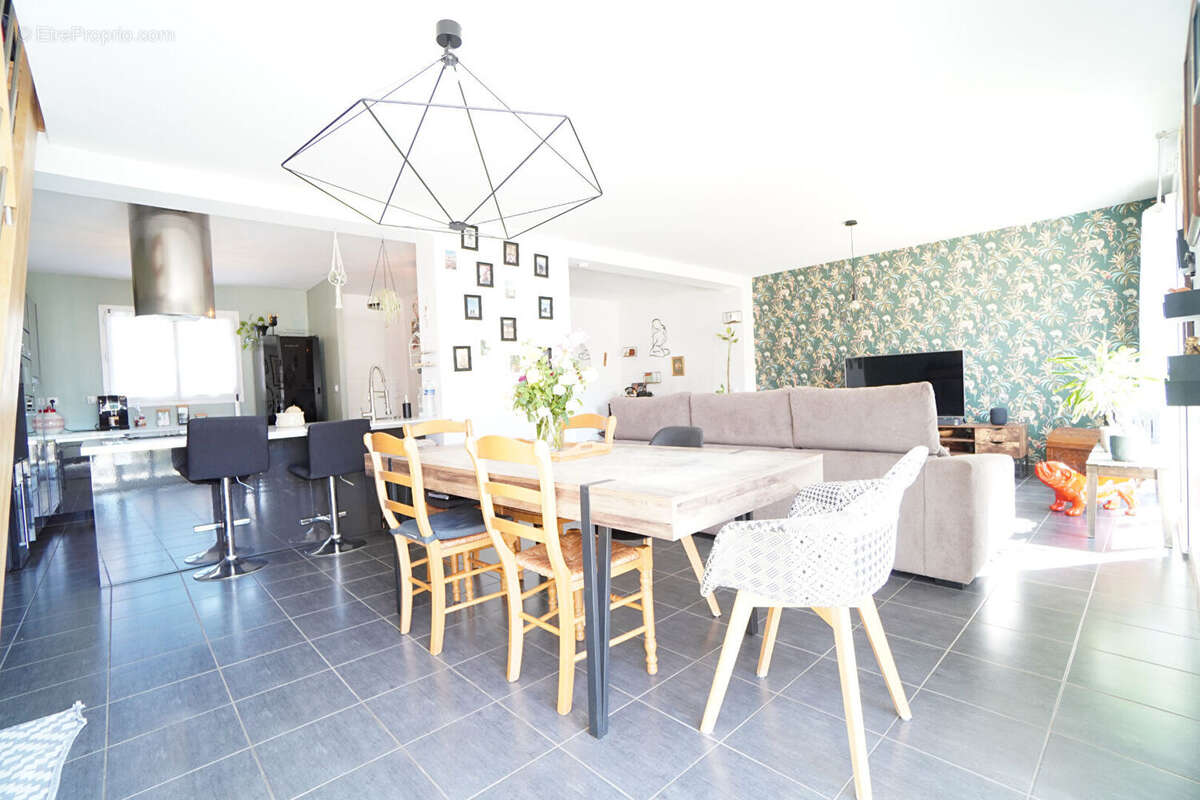 Maison 140 m2, chambre pl. pied - photo 3