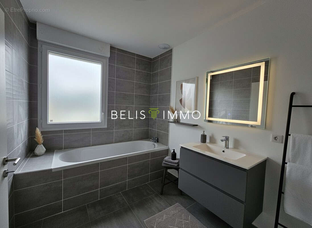 Maison à MONTLOUIS-SUR-LOIRE