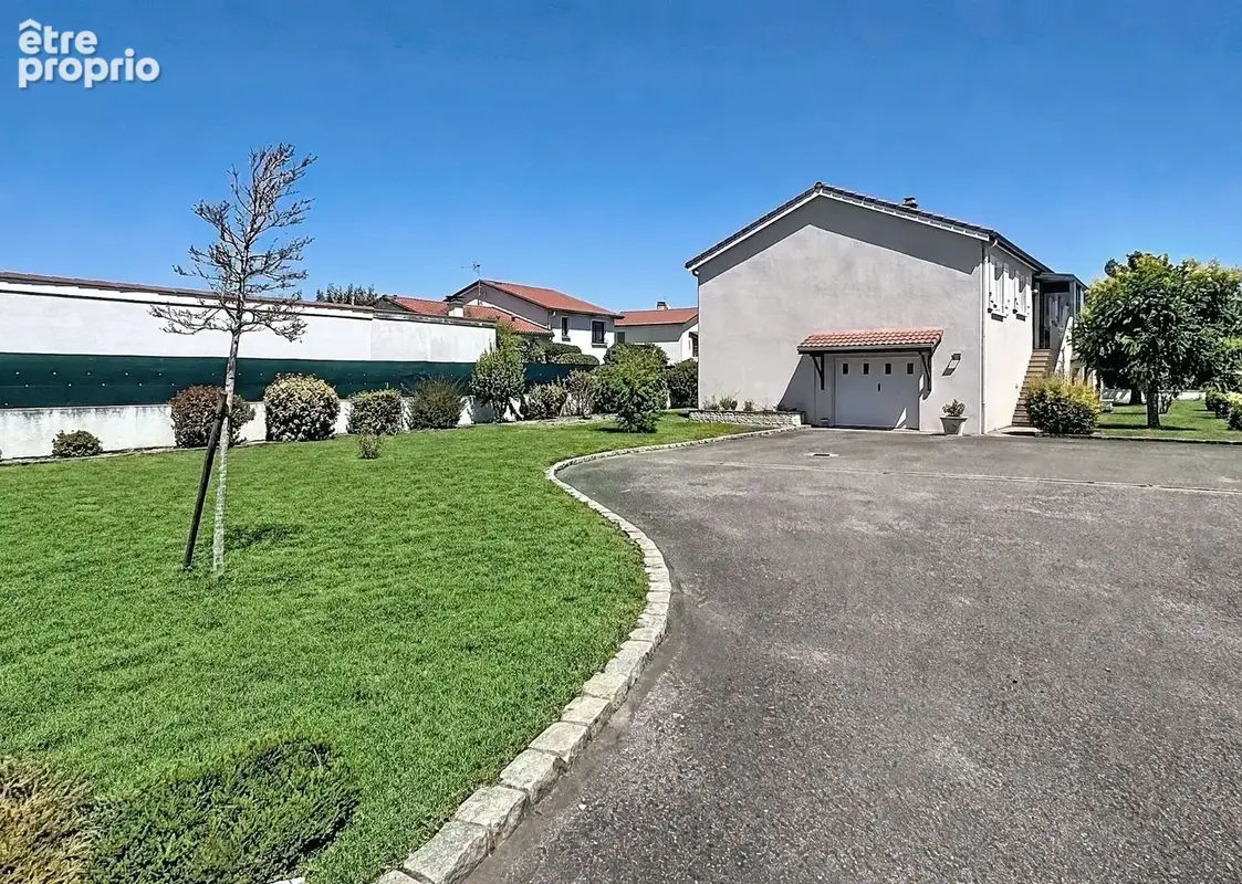 Maison à VEAUCHE