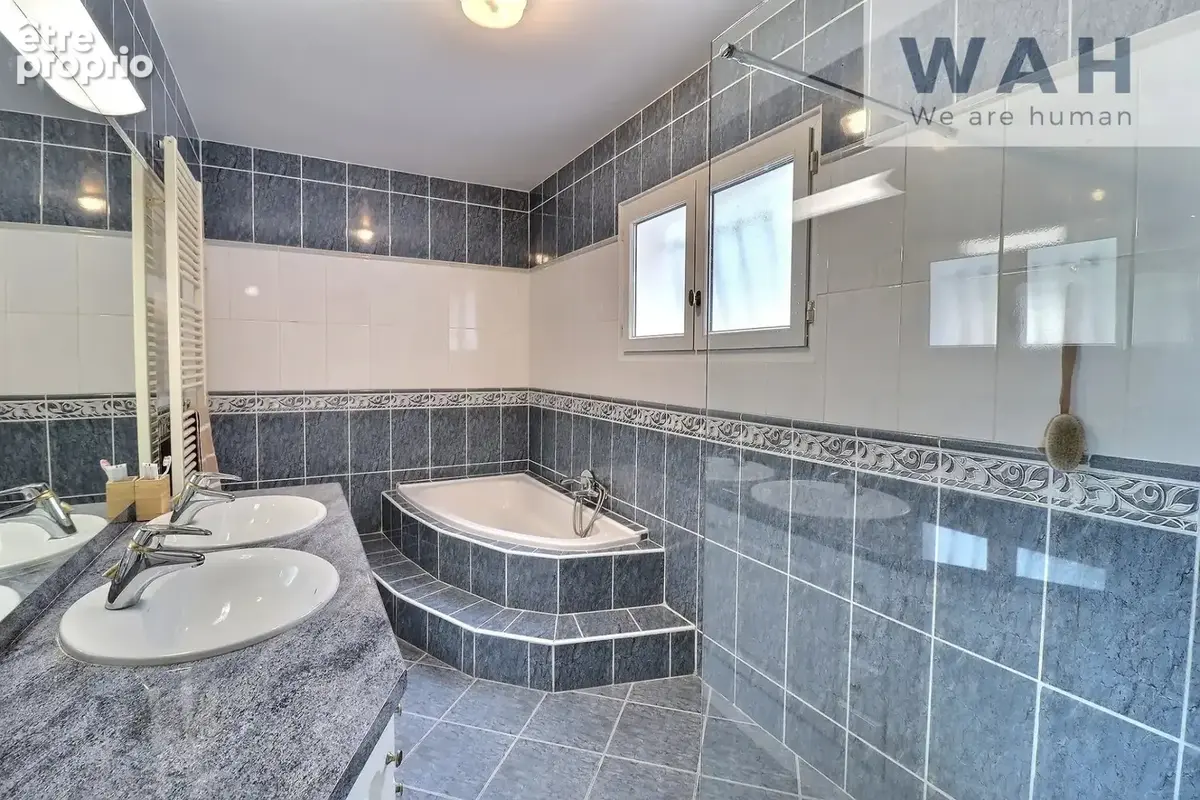 VENTE MAISON 5 P 158 m2 avec piscine + dépendance de 47 m2 à - photo 14