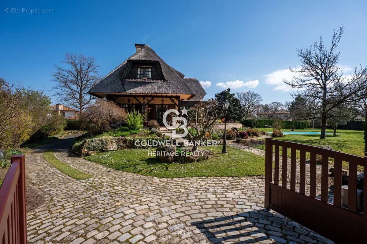 Maison à CHARBONNIERES-LES-BAINS