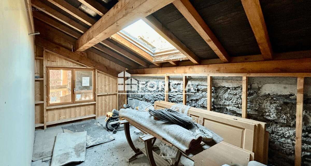 Maison à LES CHAPELLES