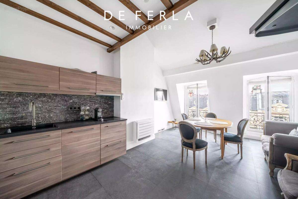 Appartement à PARIS-8E