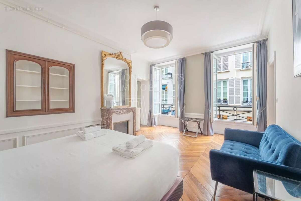 Appartement à PARIS-7E