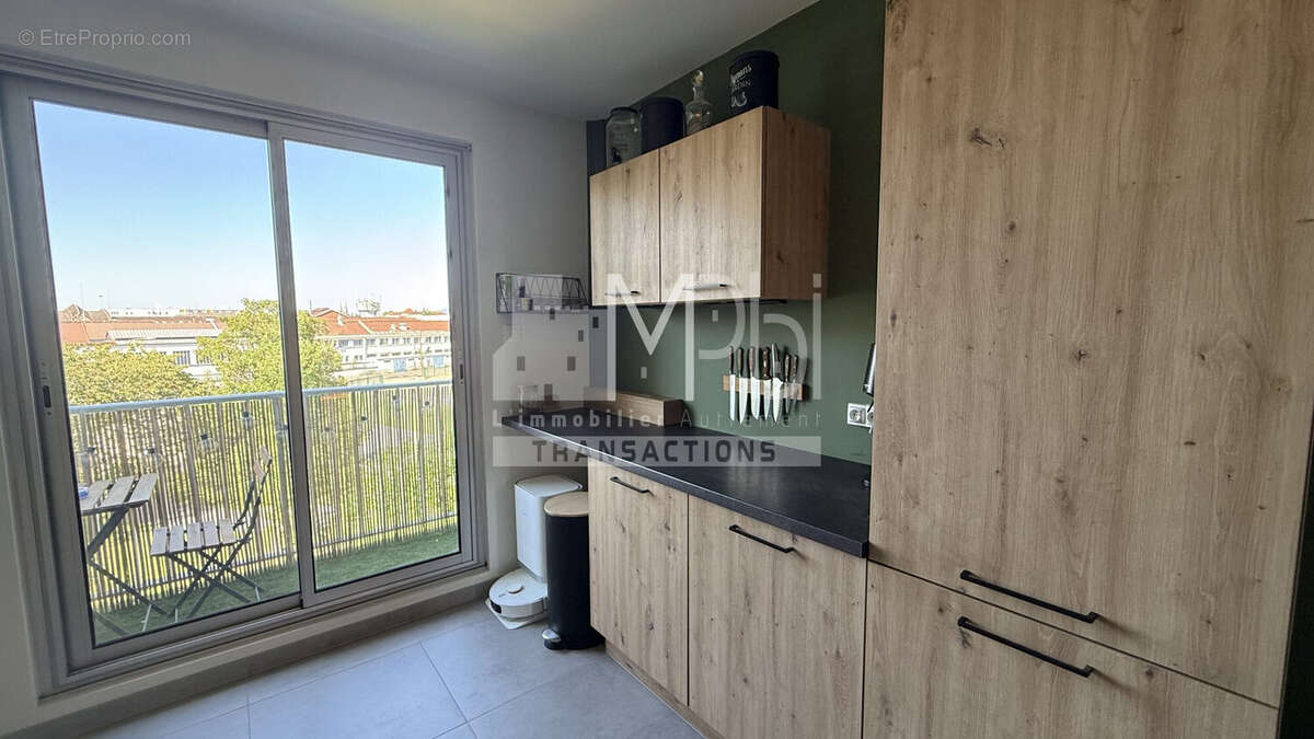 Appartement à PERONNAS
