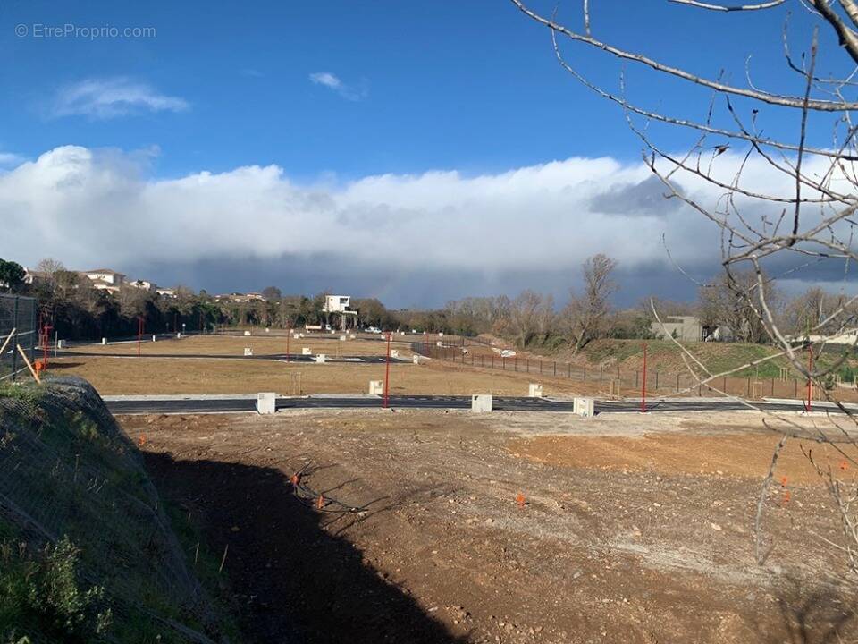 Terrain 381 m² à Saint-Thibery  - photo 1