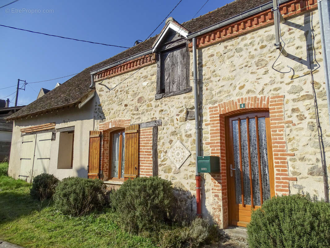 Maison à DUN-LE-POELIER