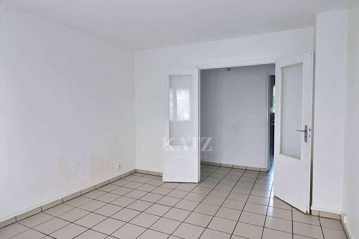 Appartement à CHARENTON-LE-PONT
