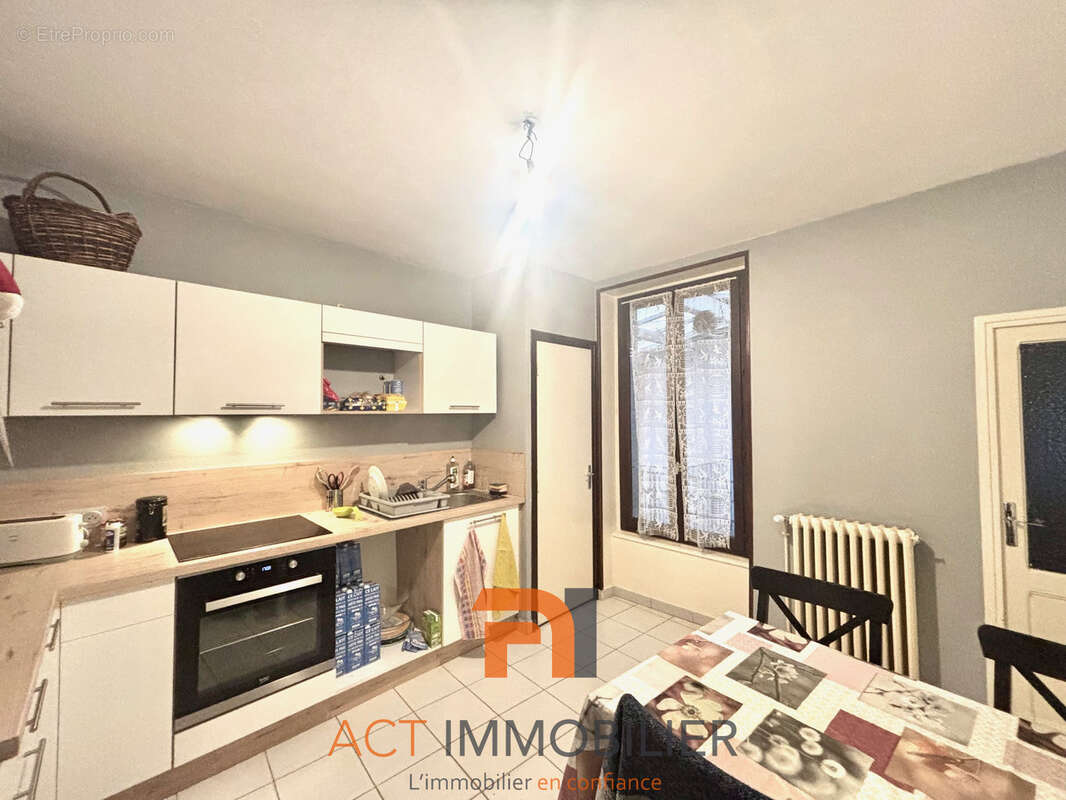 Appartement à L'ARBRESLE