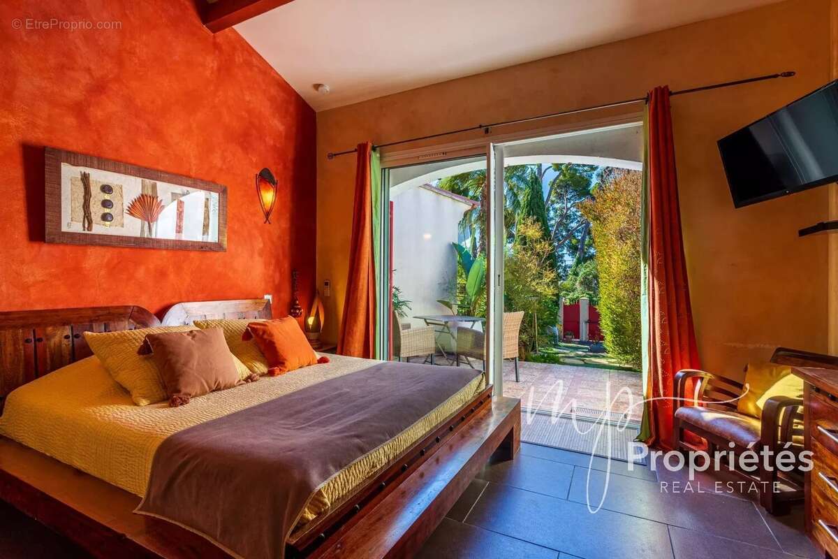 Maison à CARQUEIRANNE