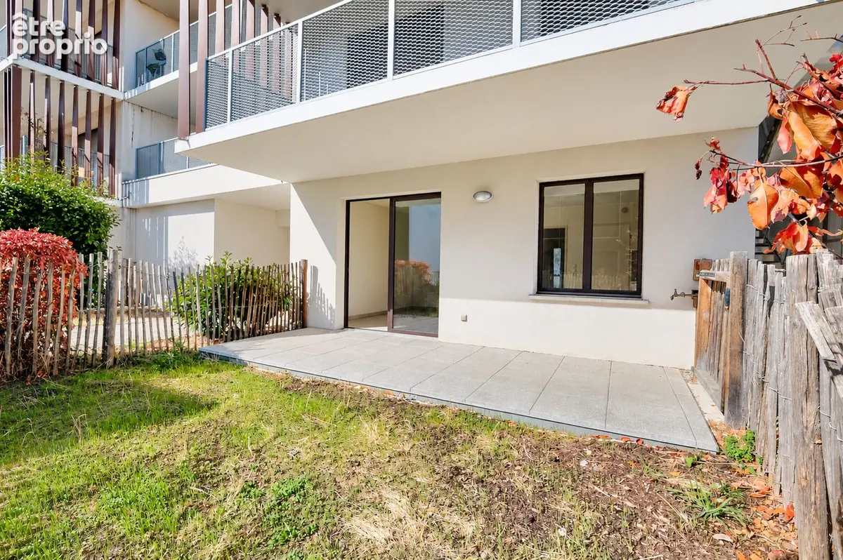Appartement à BEAUZELLE