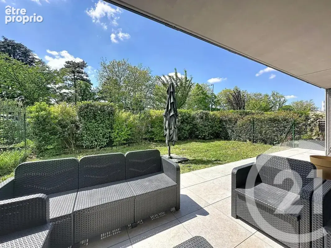 Appartement 60 m² à Saint-Priest  - photo 2