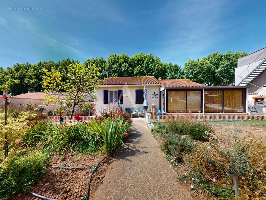 Maison à PARAZA
