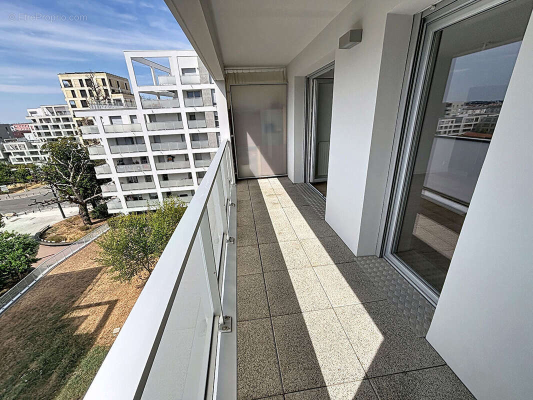 4 pièces récent - terrasse - cave - balcon - parking - à vendre - La Courrouze - photo 5