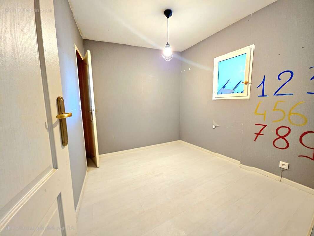 Commerce à LES ALLUETS-LE-ROI