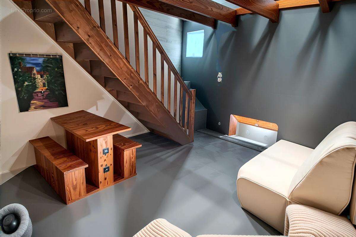 Maison à CHAMPAGNE-LES-MARAIS