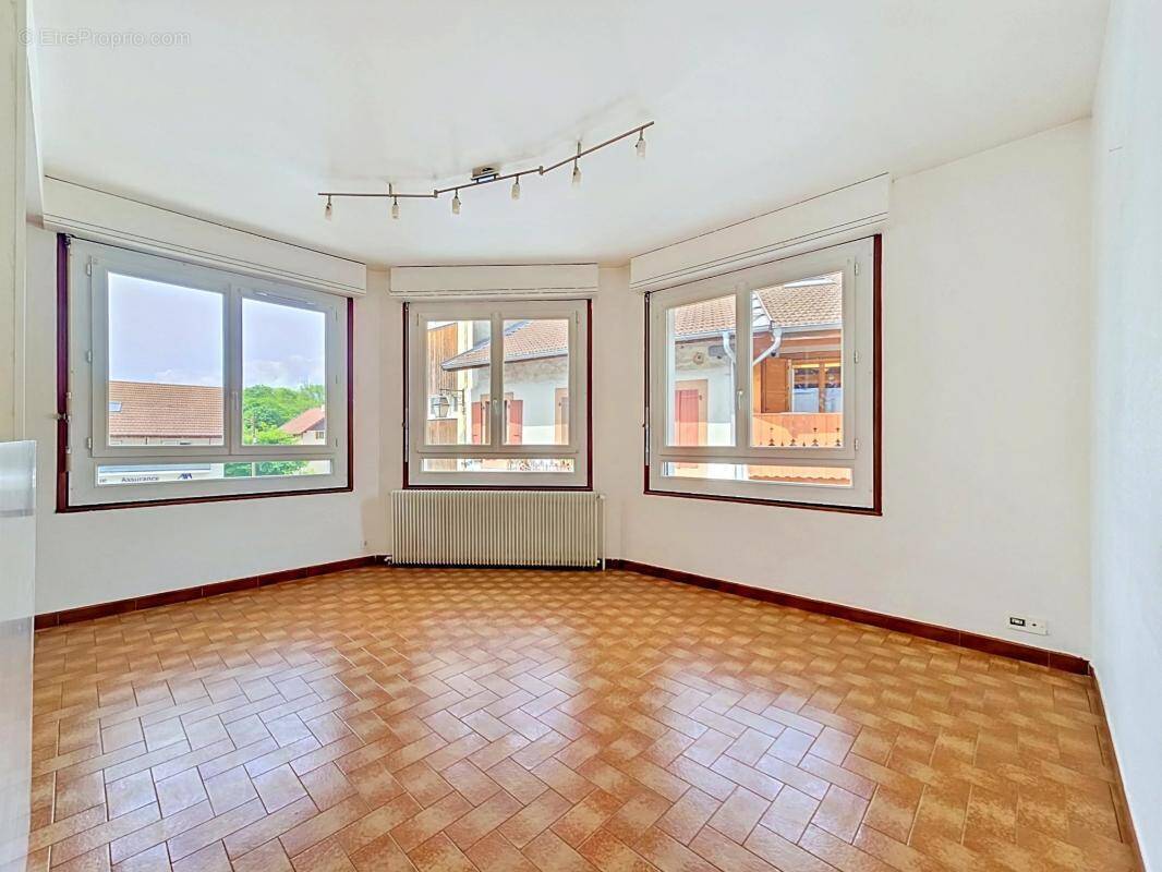Appartement à BONNE